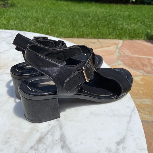 Black blocky heel leather strap sandals - Picture 9 of 9